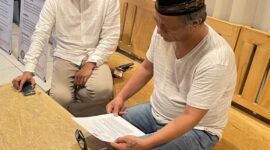 Kuasa Hukum Pelapor Bakti Riza Hidayat (kiri) saat bersama Dwi Budianto (kanan) pemilik sertipikat yang diduga digelapkan dr Umar Usman