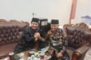 Pertemuan dua sahabat dalam suasana gayeng