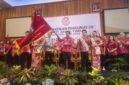 Wilianto Tanta Ketua Umum Paguyuban Sosial Marga Tionghoa Indonesia (PSMTI) melantik Pepeng Putra Wirawan sebagai Ketua PSMTI Jatim periode masa bakti 2025-2029. (Dok. PSMTI)