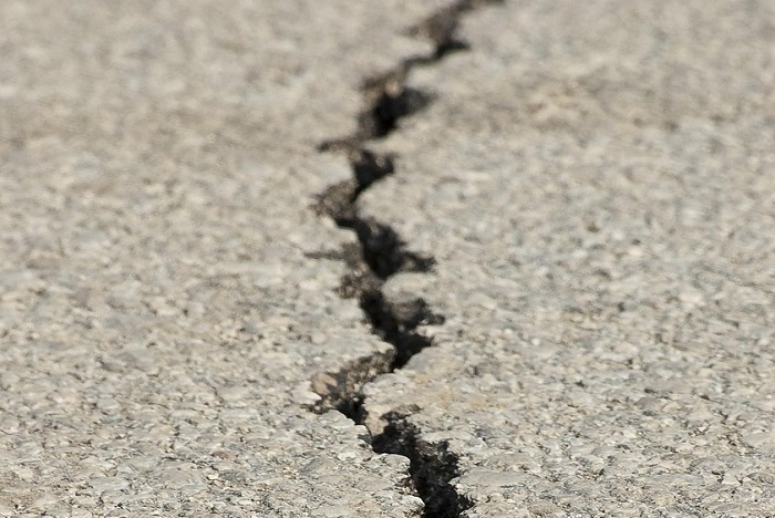 Gempa kecil mengguncang Tiris, Probolinggo. Pelajari fenomena alam ini lewat sains geologi, budaya lokal, dan cara adaptasi masyarakat. (Pixabay.com @Angelo_Giordano)

