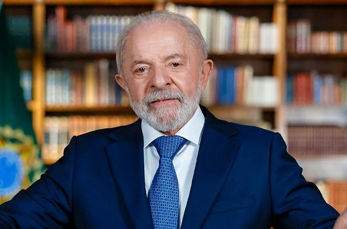 1. Presiden Lula menolak tarif AS dan tegaskan hak rakyat atas logam tanah jarang nasional. (Facebook.com @Lula)