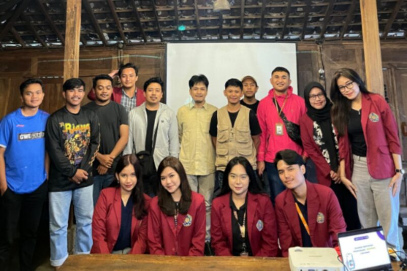 Workshop ORION hadirkan strategi konten kekinian untuk tim sosial media Cafe Sawah agar lebih unggul dalam promosi digital dan tren media sosial terkini. (Dok. Orion)