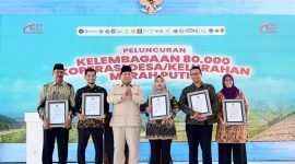 Presiden Prabowo Subianto resmikan koperasi desa sebagai pusat distribusi pangan dan energi nasional berbasis komunitas lokal. (Facebook.com @Setkab RI)